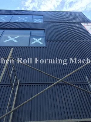 Φύλλο στεγών πιάτων χάλυβα που κατασκευάζει τη μηχανή, επιτροπή τοίχων που διαμορφώνει τη μηχανή με υδραυλικό Decoiler