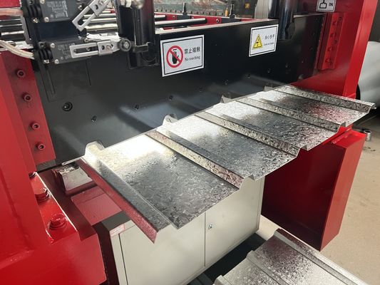 Αυτόματος γαλβανισμένος ρόλος γεφυρών πατωμάτων που διαμορφώνει τη μηχανή 11+11+7.5KW