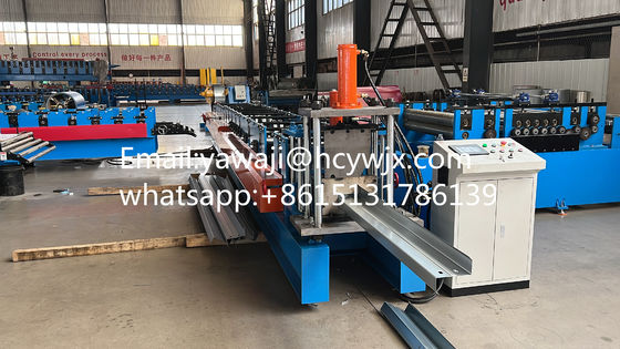 7.5KW αλυσίδα κίνηση προσαρμόσιμη αυτόματη μηχανή παραγωγής CZ Purlin