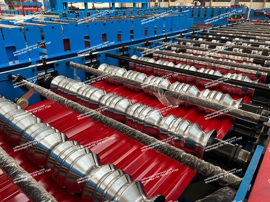 Μηχανή σχηματισμού κυλίνδρων για οροφικές πλάκες από μεταλλικά πλακάκια