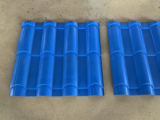 Κρύος ρόλος κεραμιδιών μετάλλων βερνικωμένος στέγη που διαμορφώνει τη μηχανή με 5T χειρωνακτικό Decoiler